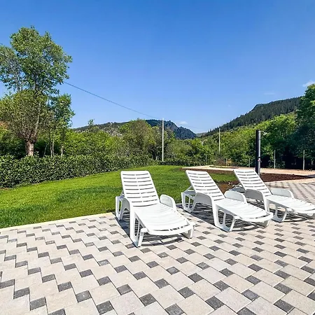 Stunning In Holiday home Donji Prolozac